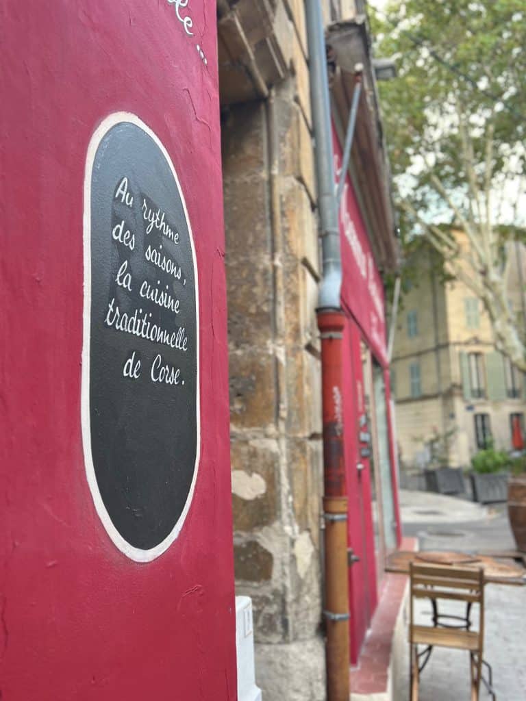 vegetarian-friendly food in Avignon: Mamma Corsica exterior walls