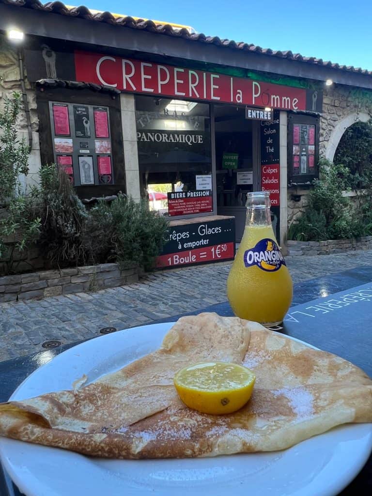 vegetarian-friendly food in Avignon: Creparie la pomme exterior with crepe and orangina