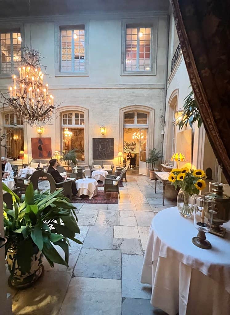 Vegetarian-friendly Michelin starred dining at La Mirande: salon lounge looking at bar