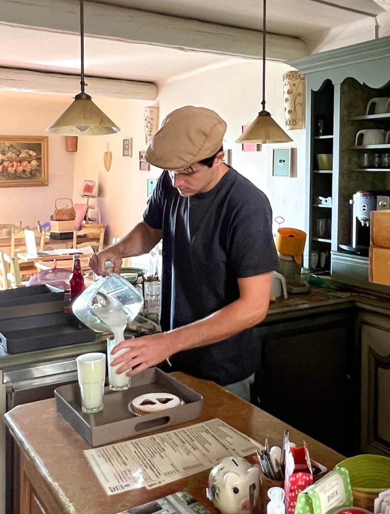 Salon de Thé Eglantine lemonade being poured in cafe