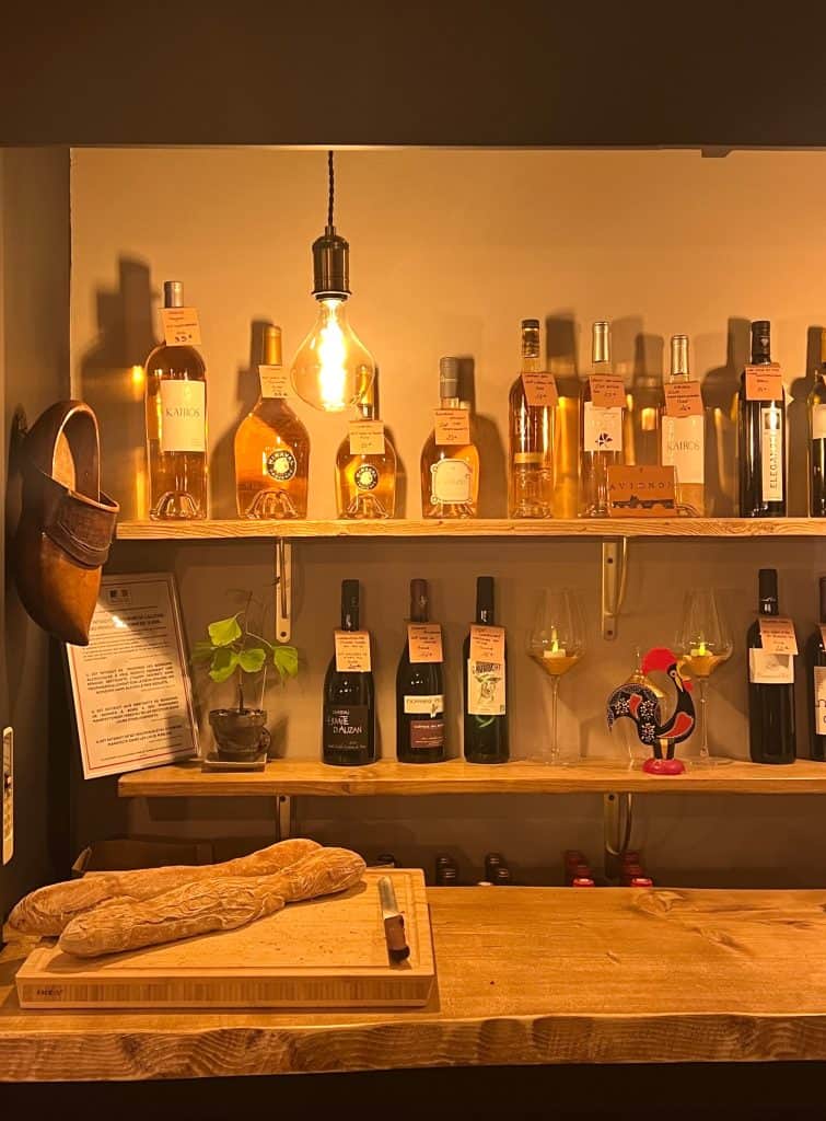 Vegetarian-friendly food in Avignon: Au Coeur des Vins interiors