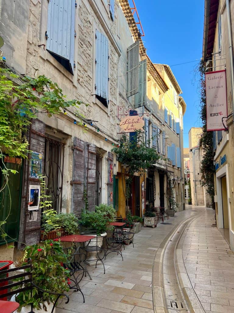 Cities and towns to visit in Provence: Pretty shutters on street in Saint Remy de Provence