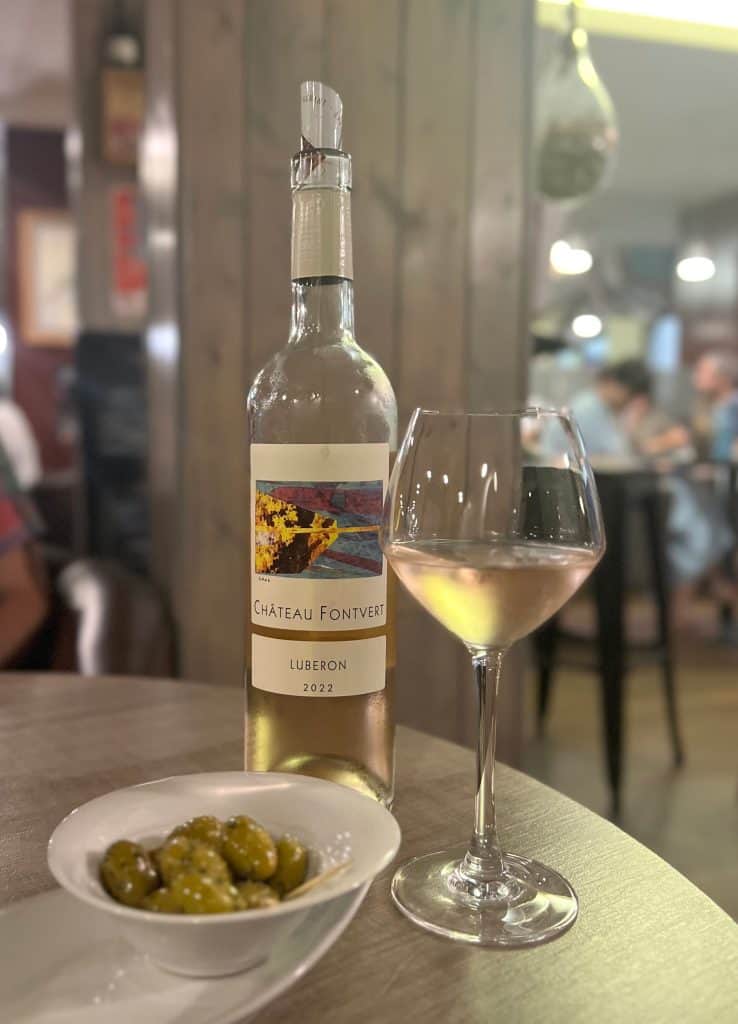 Vegetarian-friendly food in Avignon: Restaurant Bar Vin 46 wine and olives
