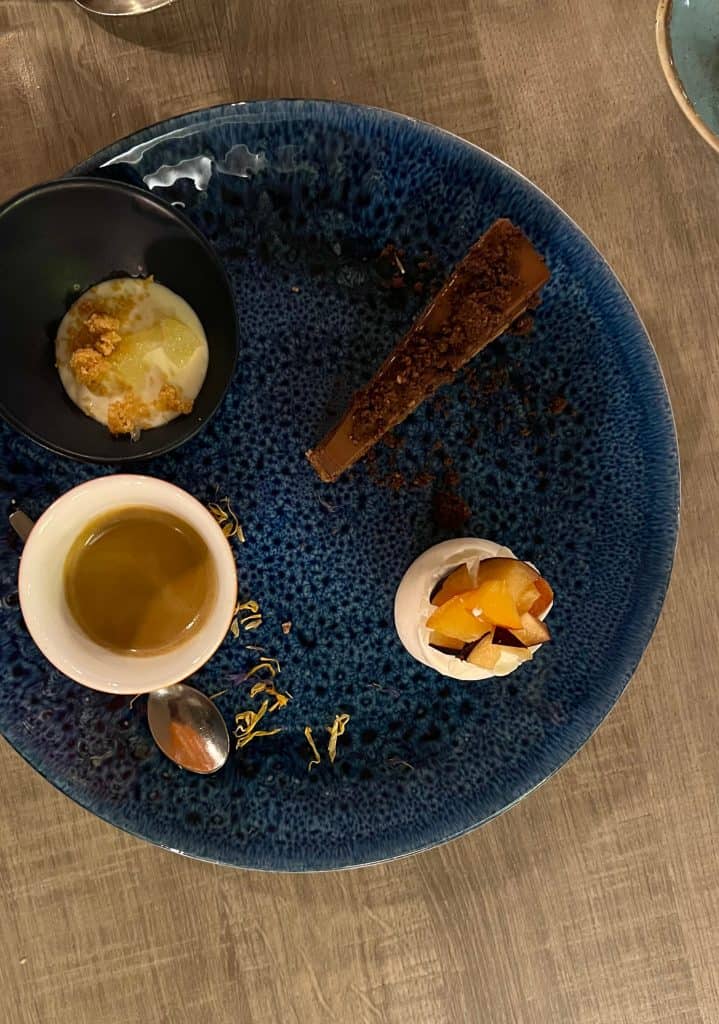 Vegetarian-friendly food in Avignon: Restaurant Bar Vin 46 wine and roasted vegetable medley of desserts