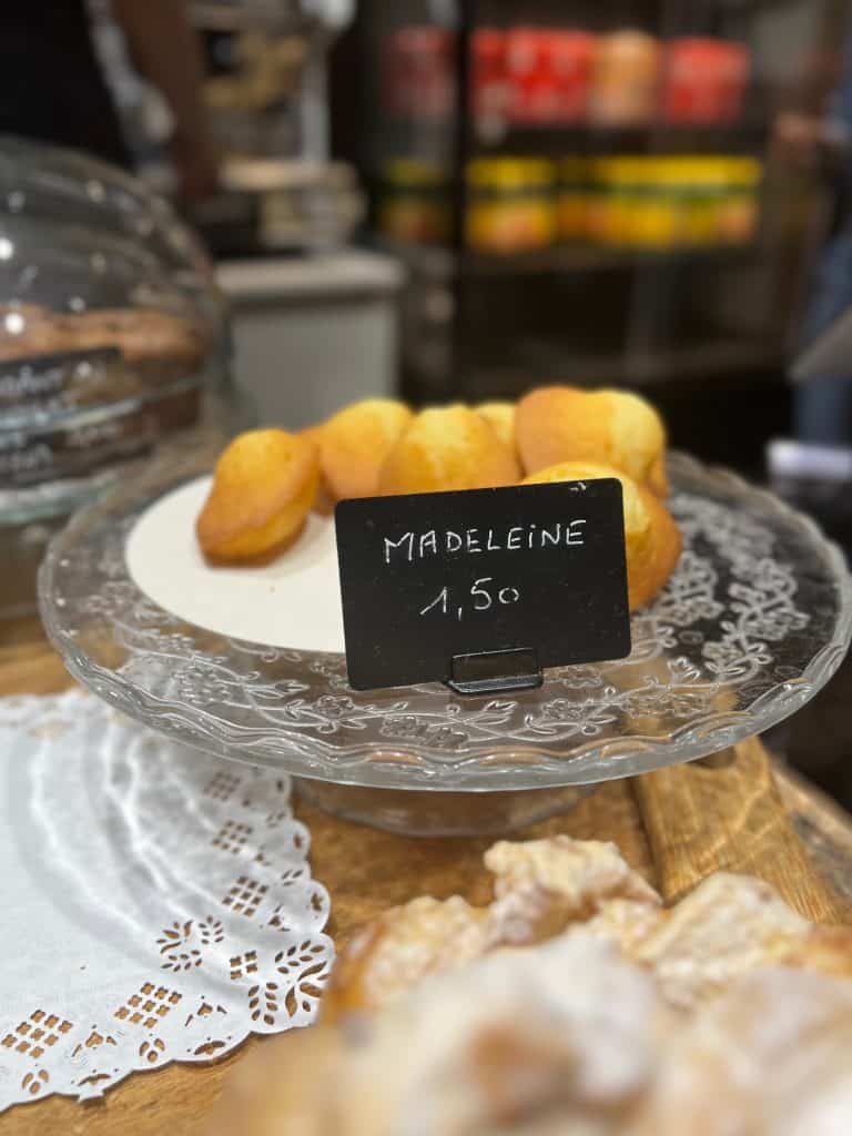 vegetarian-friendly food in Avignon: Chez Biscot and Biscotte bakery madeleines