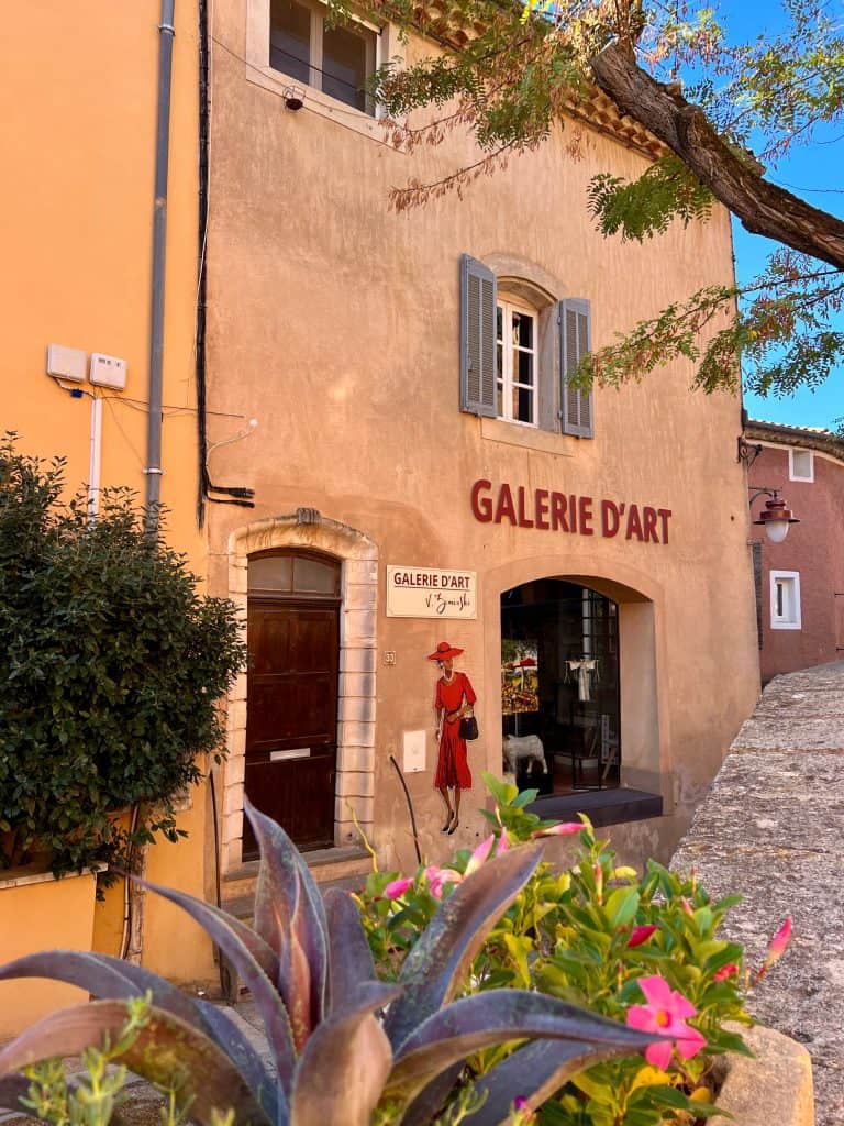 Beautiful villages to visit in Provence: Art gallery in Rousillon