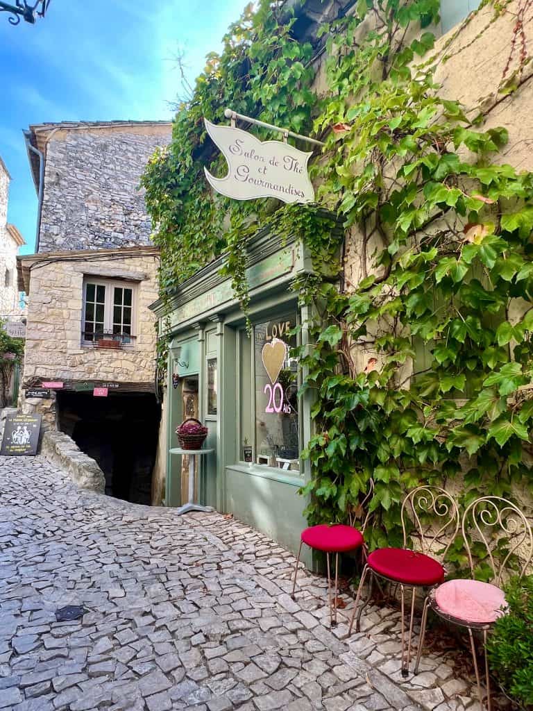 Tea Salon exterior in Seguret