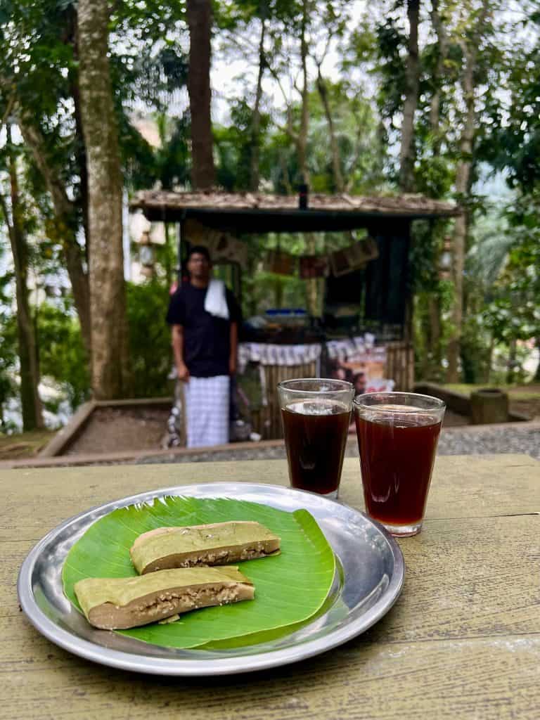 Thattukada with black tea and snacks