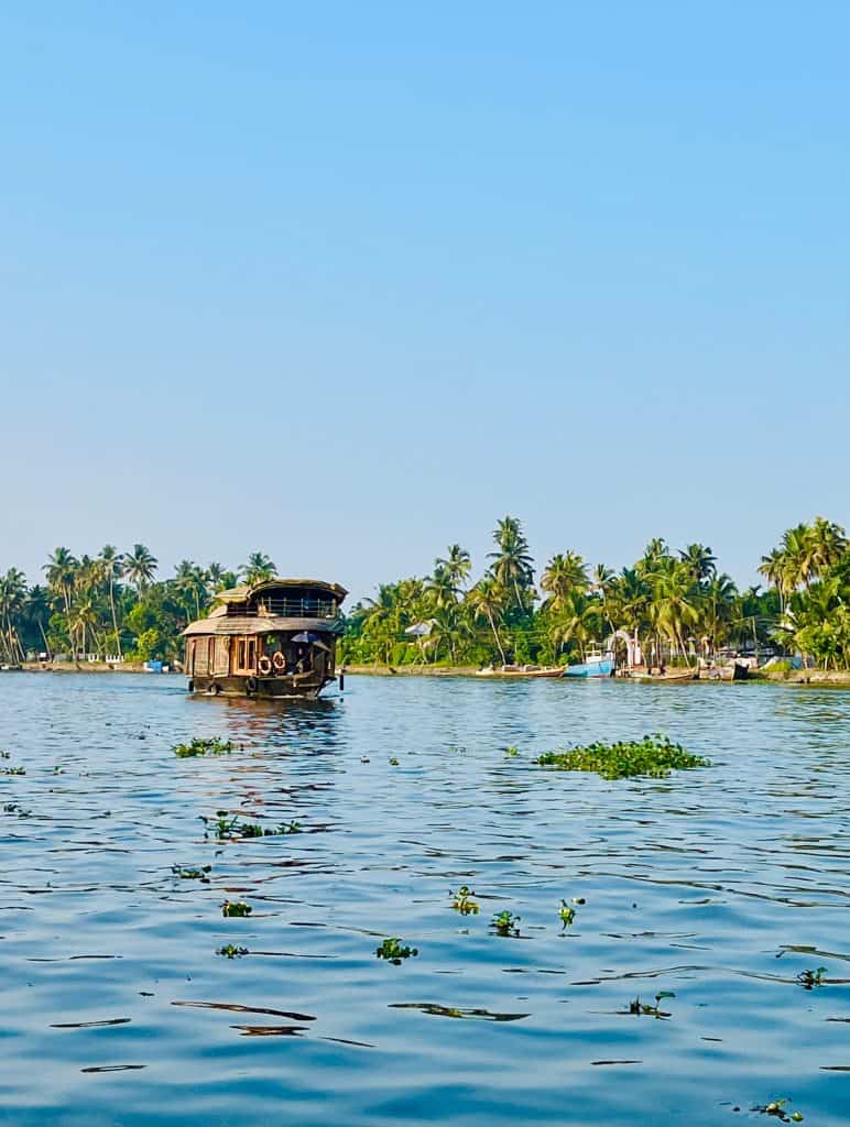 10 day Kerala Itinerary, Houseboat sailing down the main canal in Alleppey