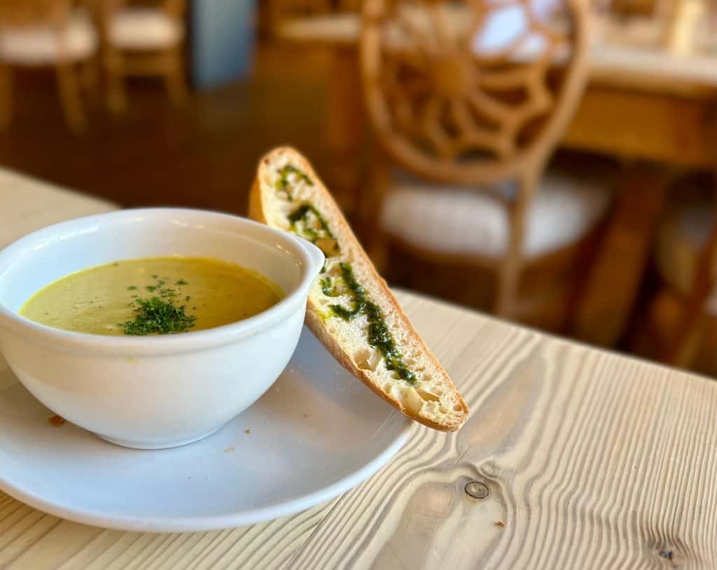 Beautiful Indian Food: The Marquess of Exeter: Cream of asparagus soup with bread 