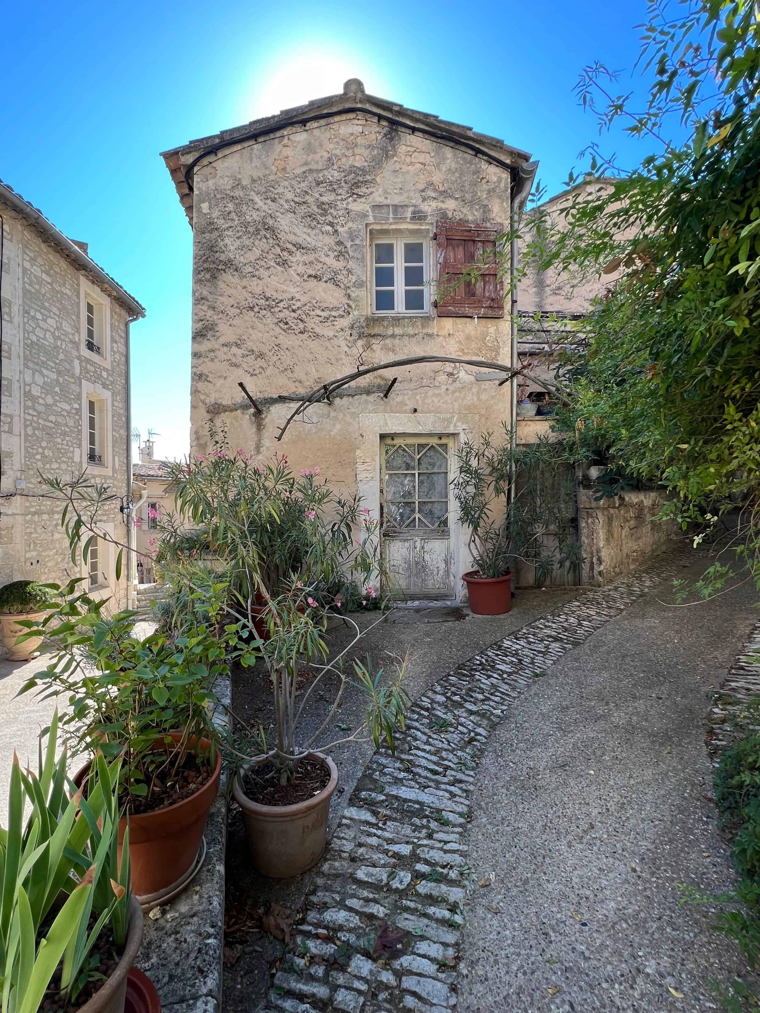 Double-storey stone house in Lacoste