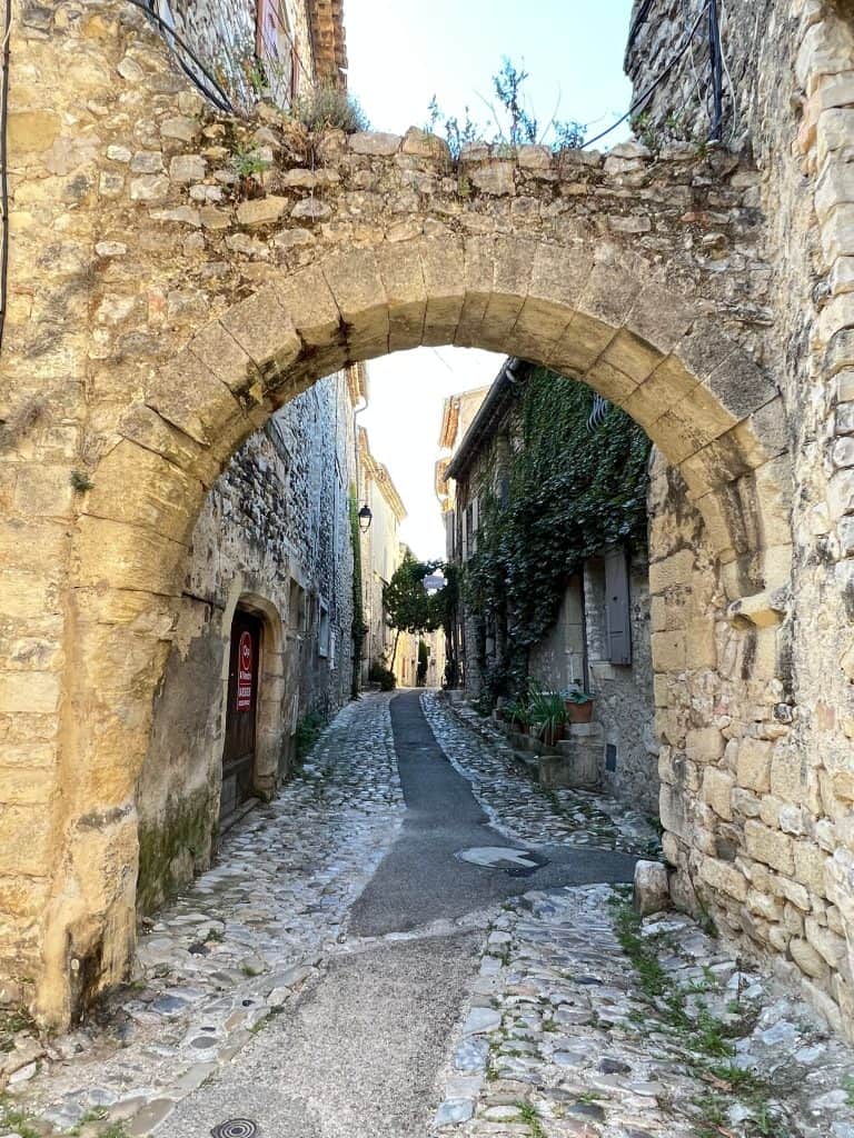 Stone archway in Fontaine La Vaison