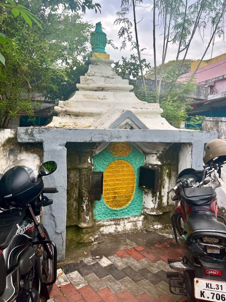 48 hours in Fort Kochi. A hebrew shrine down a small alleyway in Fort Kochin. A hidden gem. The shrine is white and yellow with the inscription in hebrew in yellow