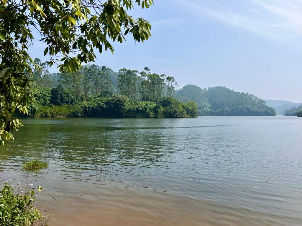 Echo Point with the lush green trees adn bushes surrounding the reservoir