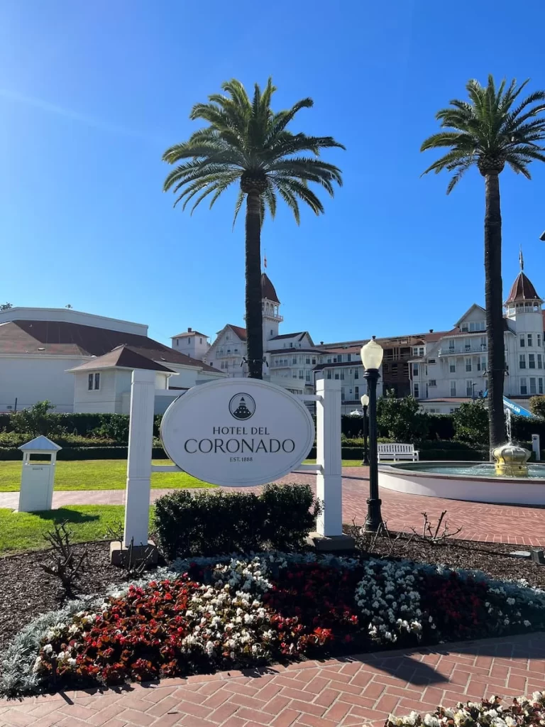 The hotel del Coronado sign at the entrance of the hotel grounds