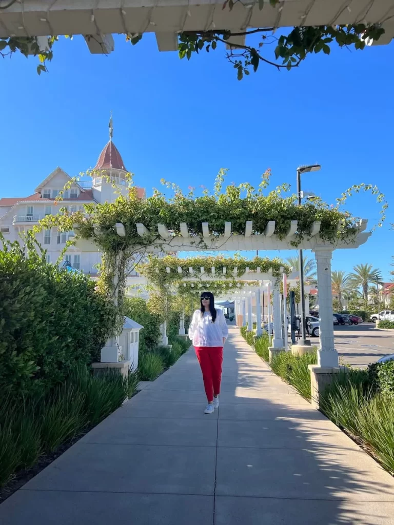Bejal walking down the trellis at Hotel del Coronado