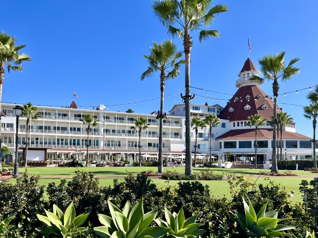Hotel del Coronado exterior with lawns in front of main restaurant