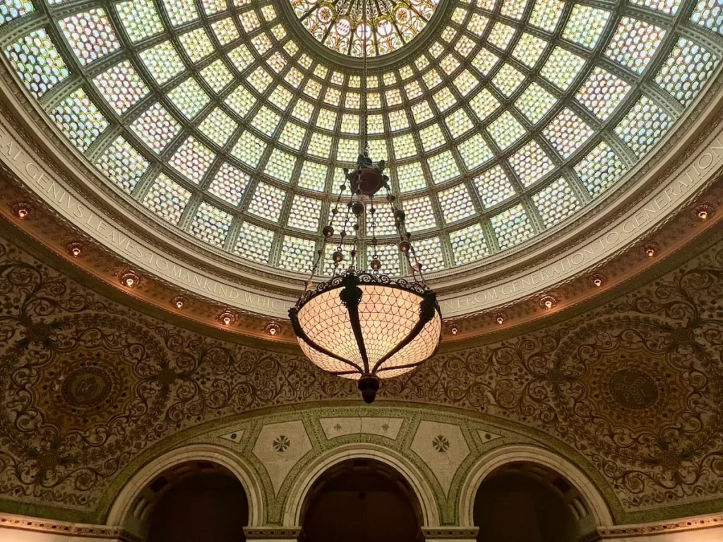 Unique Tours in Chicago for first time visitors: world's largest Tiffany dome