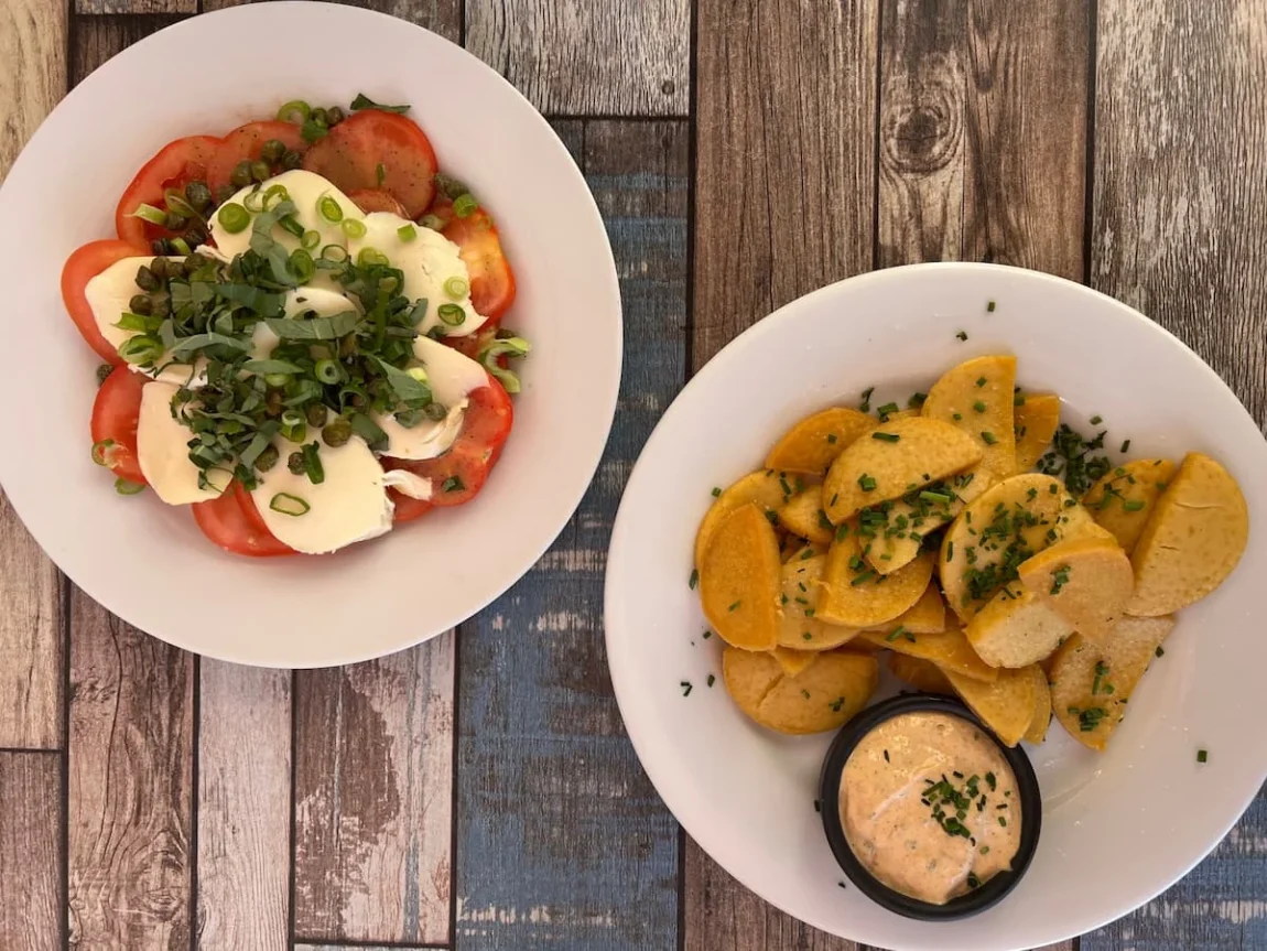 Panisse and burrata salad at Imprevu bistro, Marseille