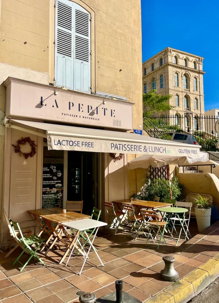 vegetarian-friendly food in Marseille: exterior of La Pépite, Marseille
