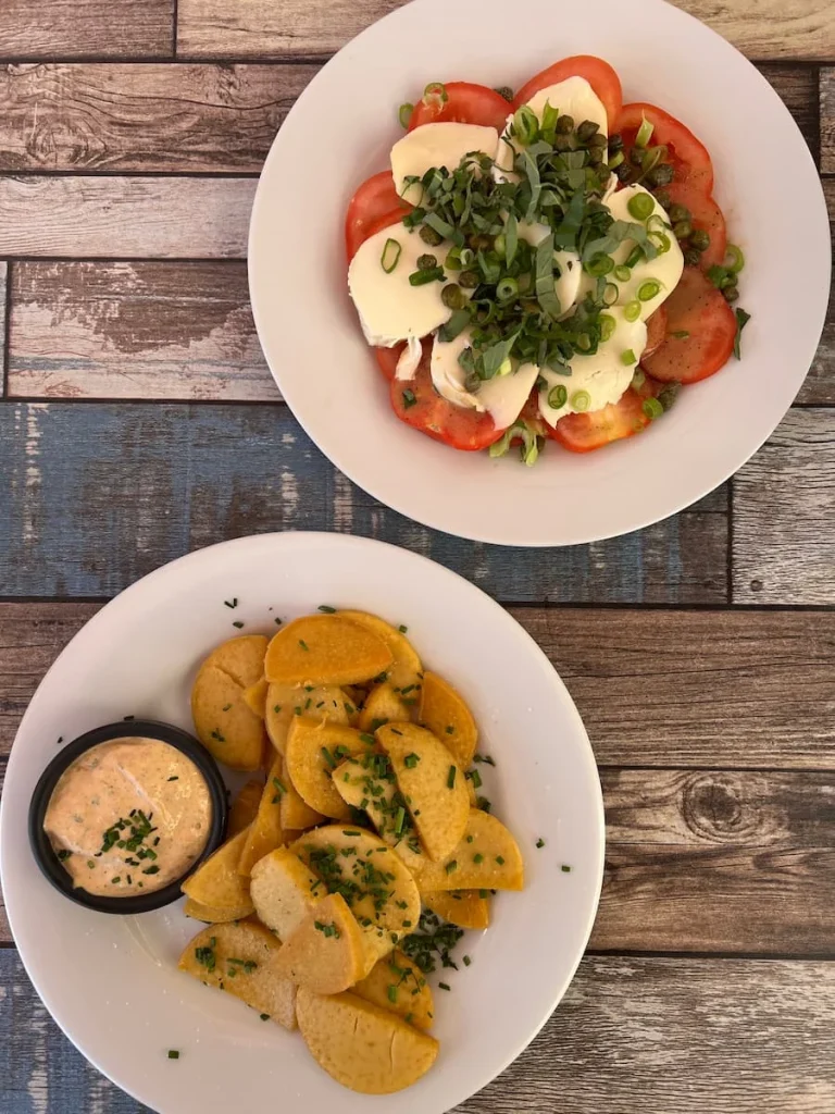 Vegetarian-friendly food in Marseille: Pastis and salad flat lay at Limprevu