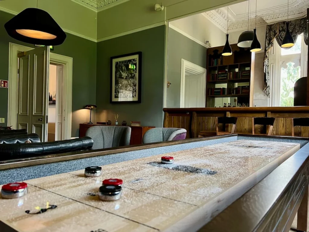 Games room at room at Hampton Manor
