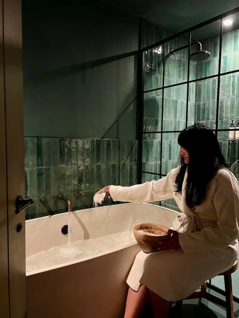 Grace & Savour Suite bathroom at Hampton Manor