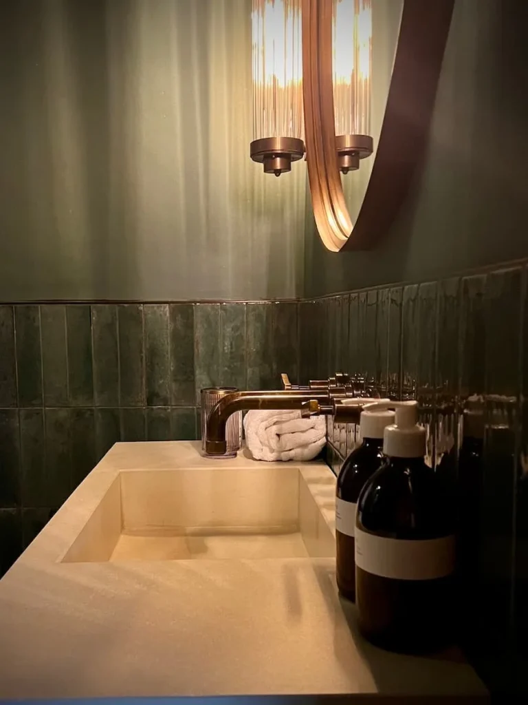 Grace & Savour Suite bathroom at Hampton Manor