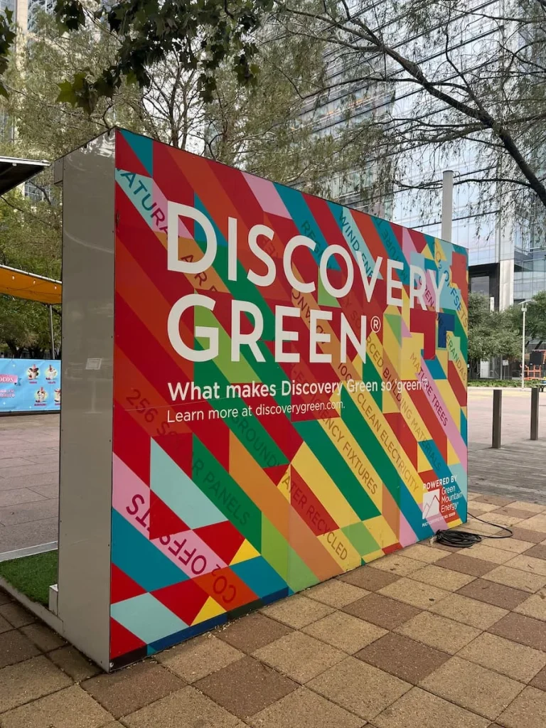 3 days in Houston: Colourful Discovery Green Park Sign