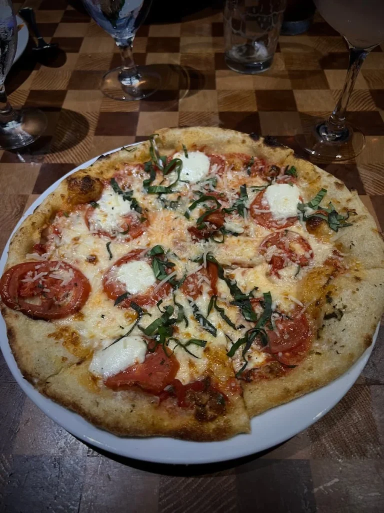 Vegetarian food in Houston: Ossa & Kristalla Margherita pizza