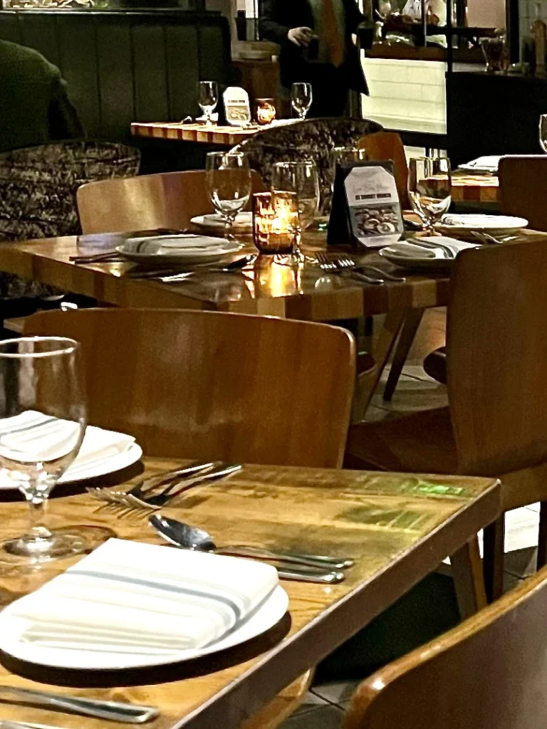 Vegetarian food in Houston: Ossa & Kristalla interiors