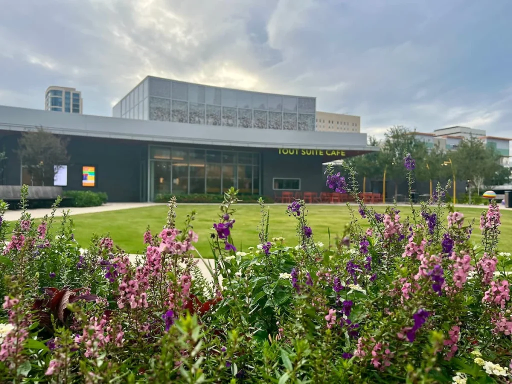 Exterior of Tout Suite at Trebly Park in Houston