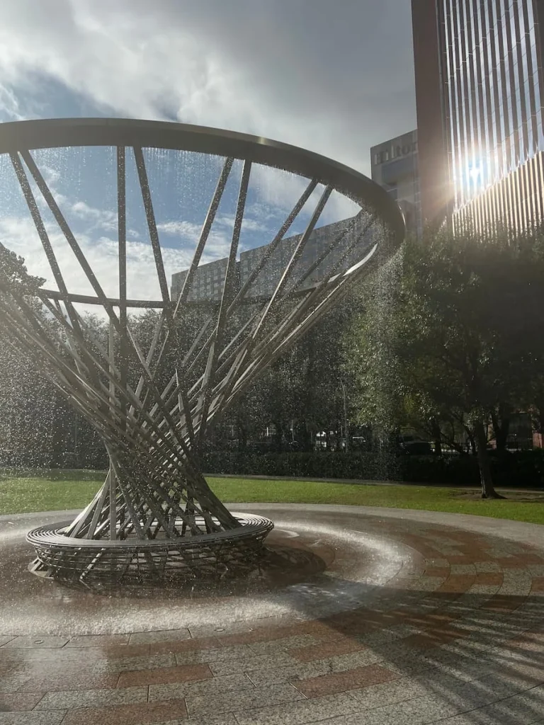 Sustainable Houston Guide:  Discovery Green fountain