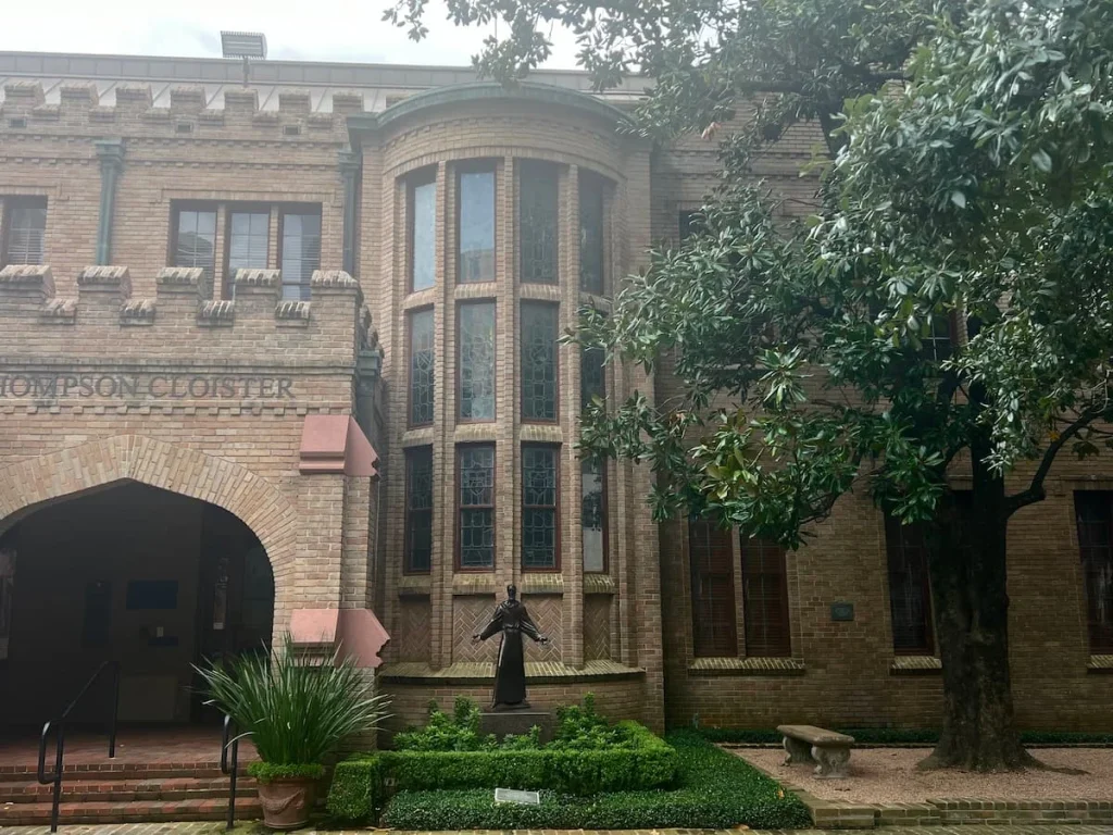 3 days in Houston: Christ Church Cathedral statue in cloisters