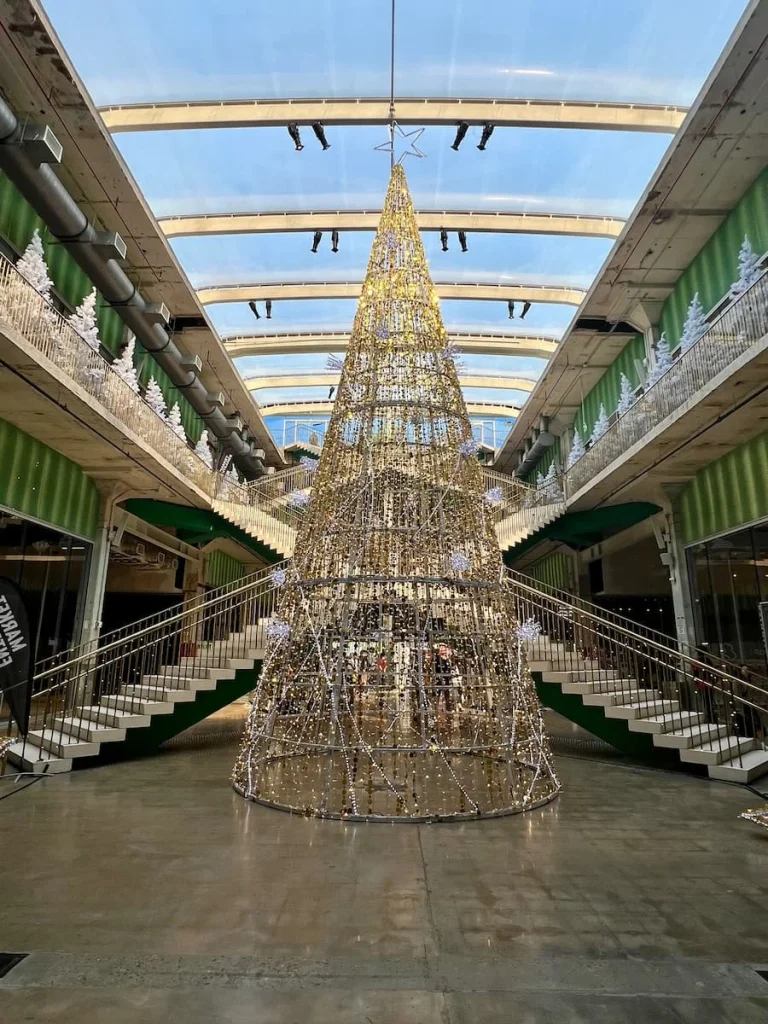 3 days in Houston: POST Houston christmas tree on staircase