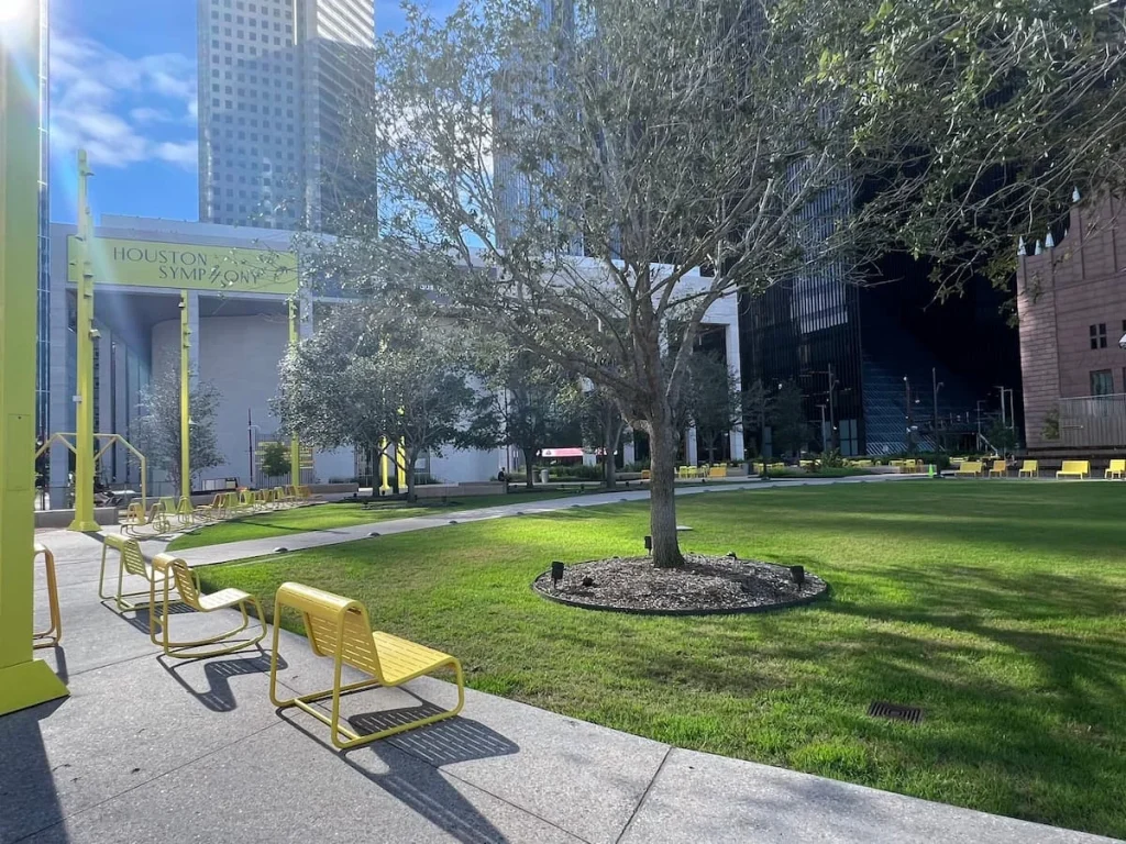 3 days in Houston: Lynn Wyatt Square park with seating and green space