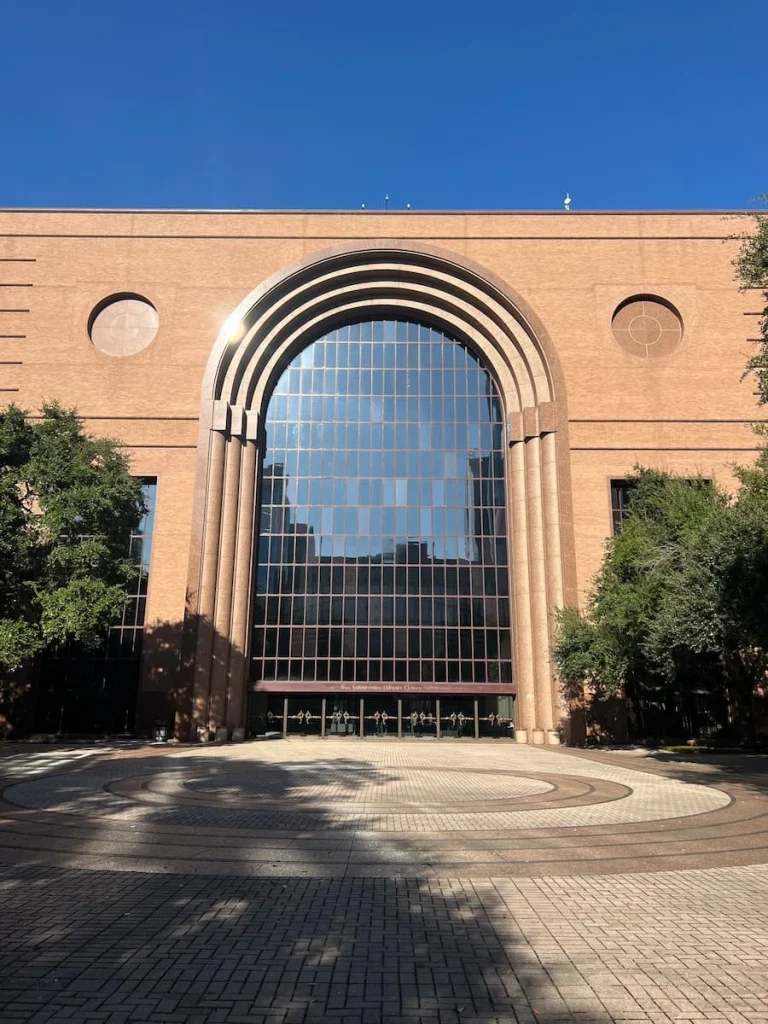 3 days in Houston: Theater building