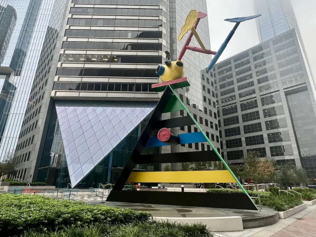 Photo locations in Houston: Personnage & Birds at JP Morgan Chase Tower