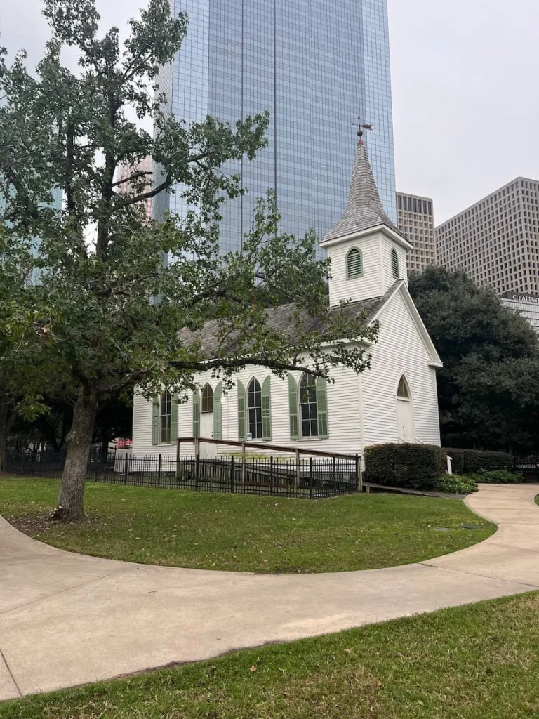 3 days in Houston: Sam Houston Park white facade old Church