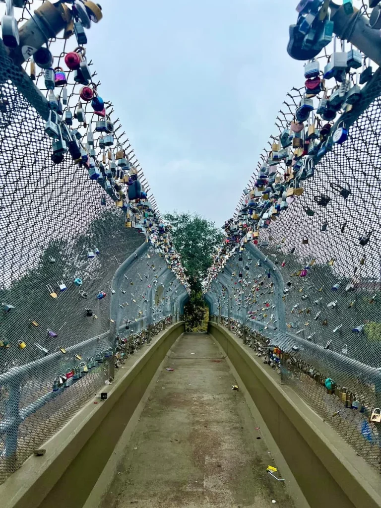 3 days in Houston: Love Lock Bridge full view