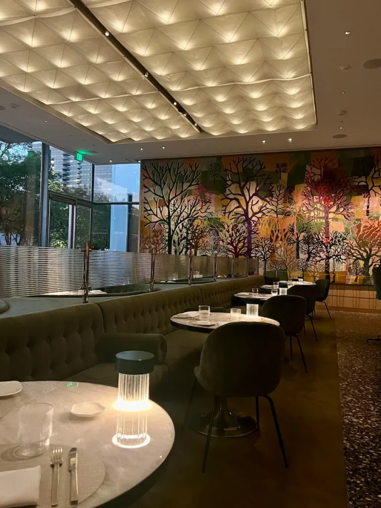 Vegetarian food in Houston: Le Jardinier bar restaurant interior
