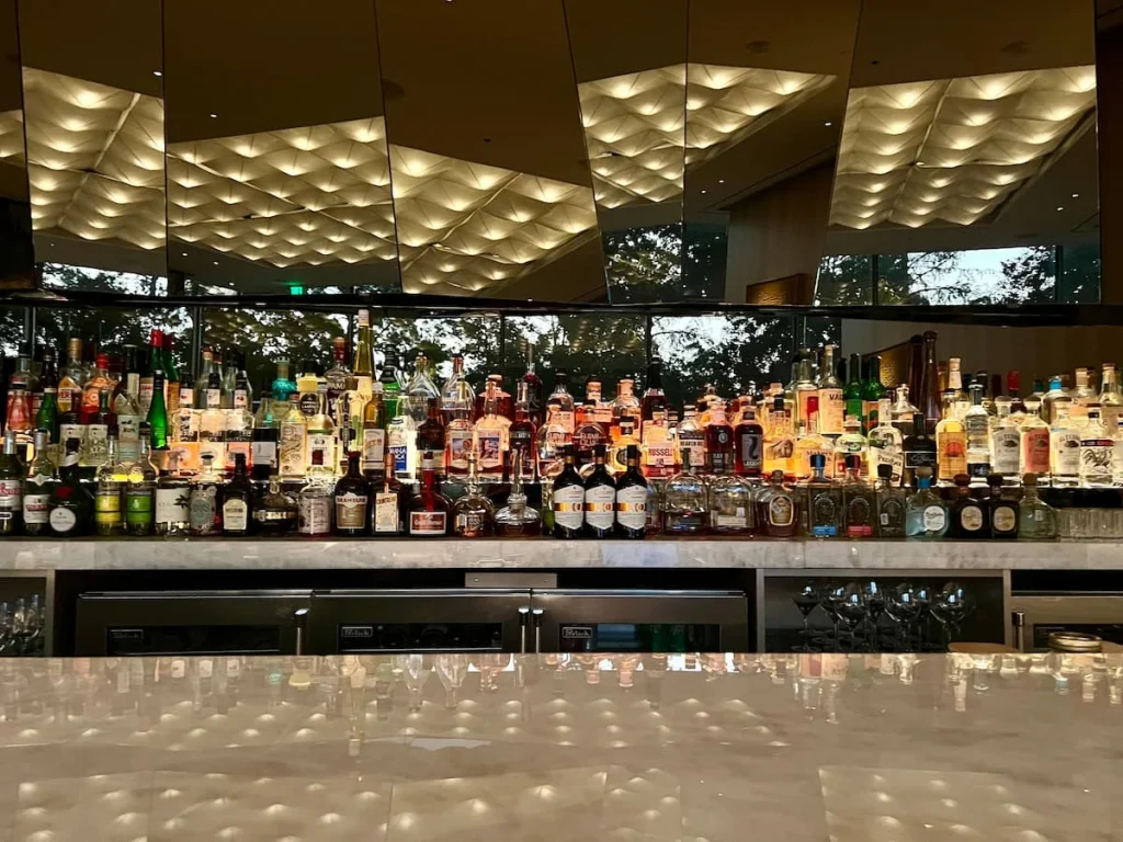 Vegetarian food in Houston: Le Jardinier bar area