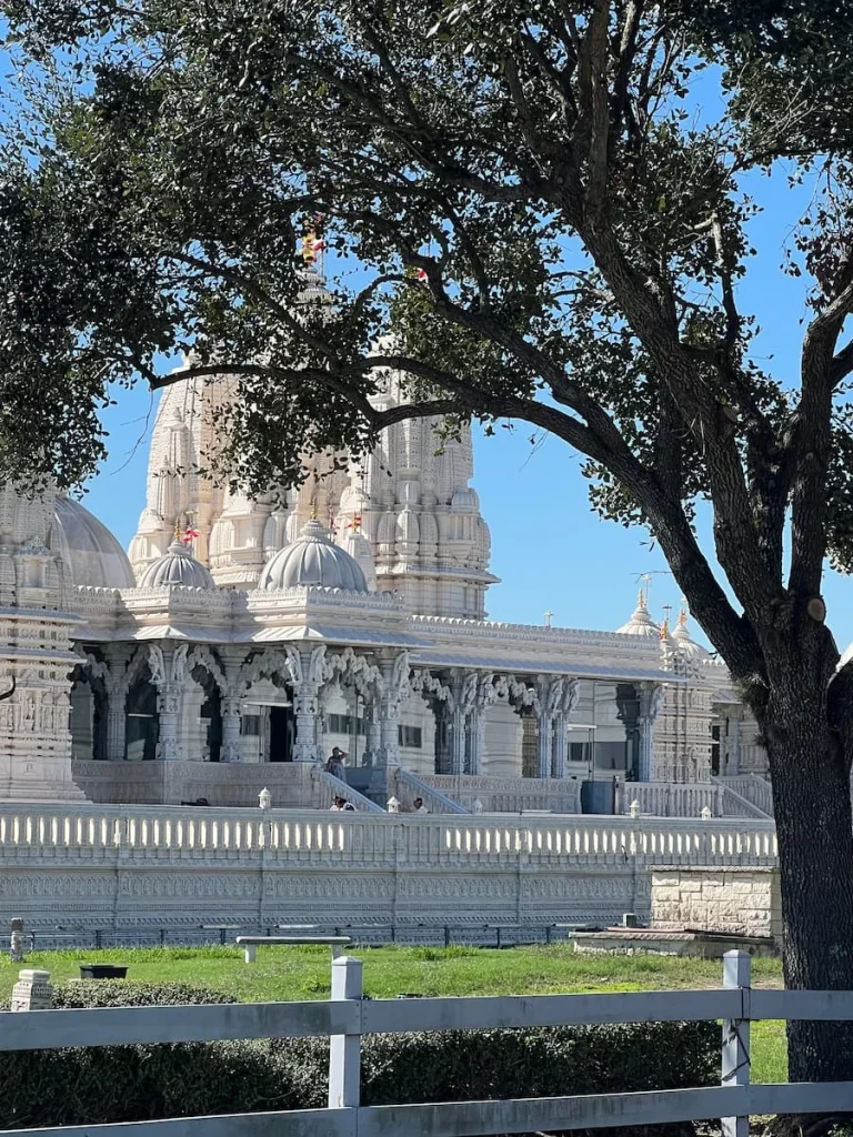 3 days in Houston: BAPS Swaminarayan Temple side view with trees