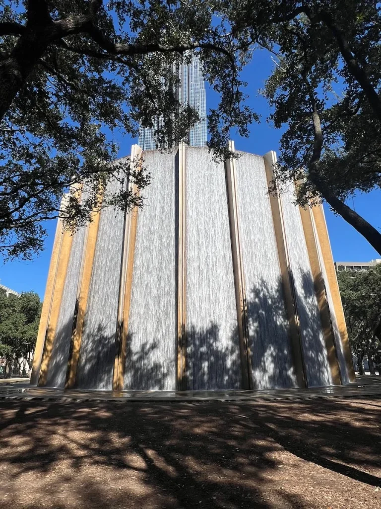 3 days in Houston: Gerald D. Hines Waterwall Park with back side of the feature