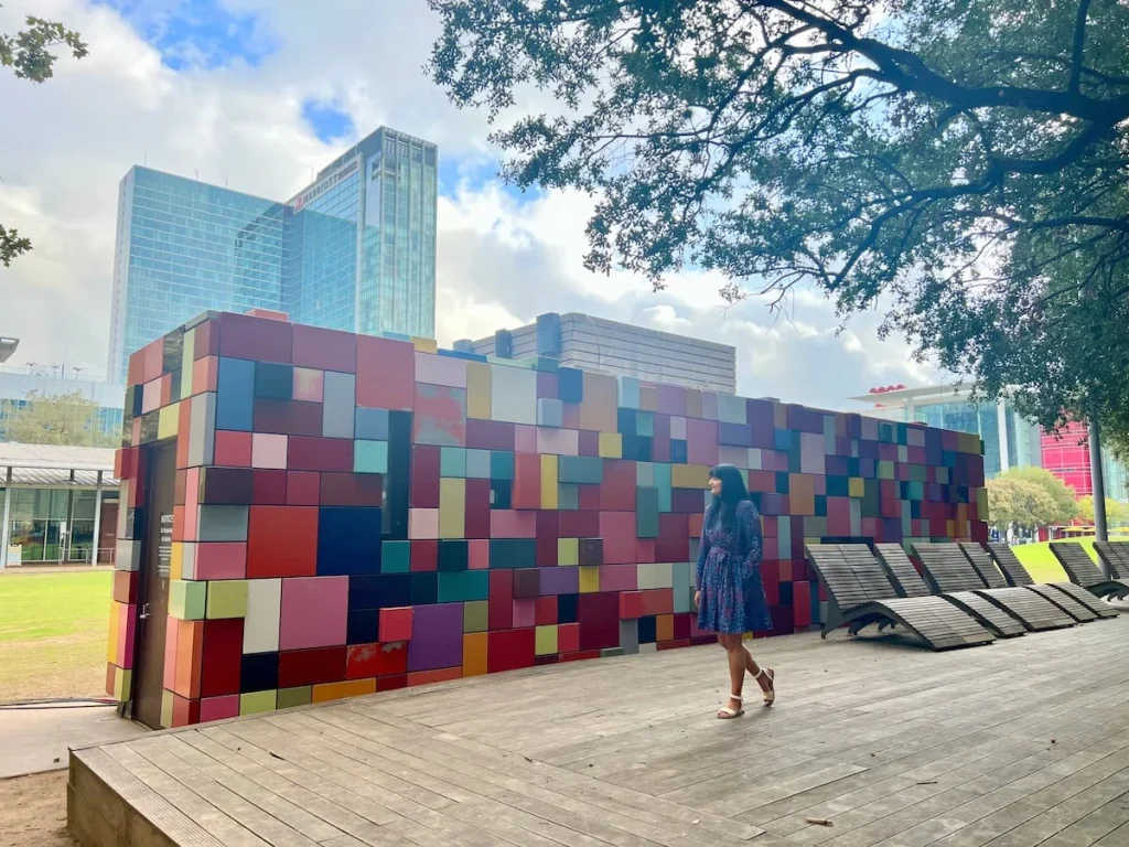 Photo locations in Houston: Discovery green cubed wall with Bejal walking inf ront of it