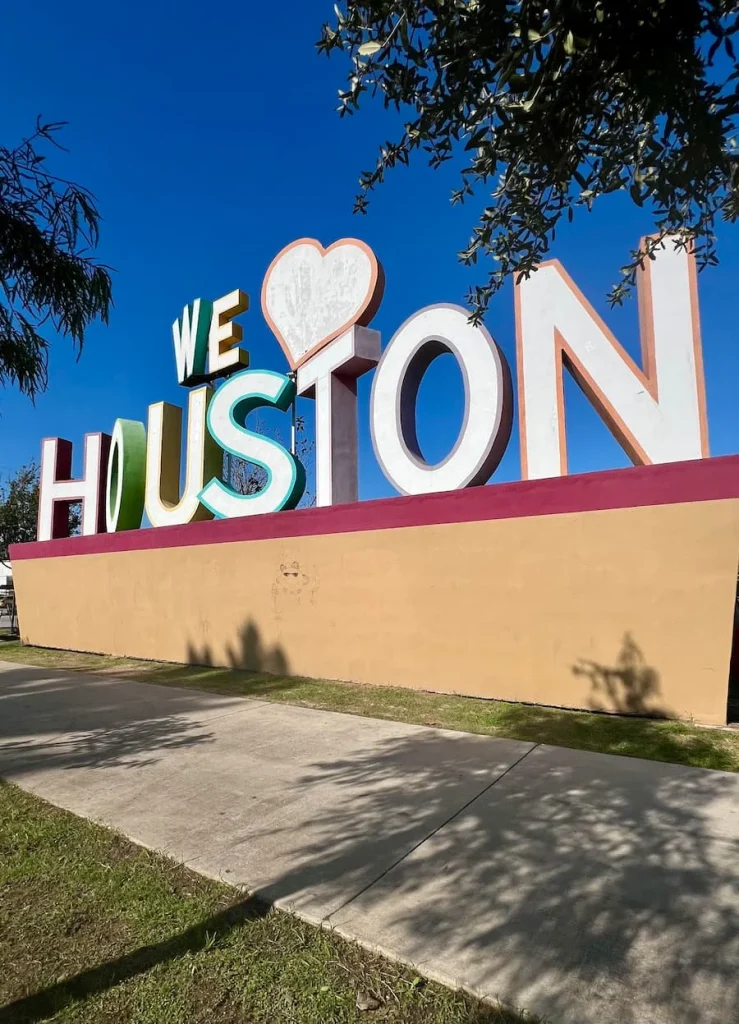 Photo locations in Houston: We love Houston sign near in colourful letters