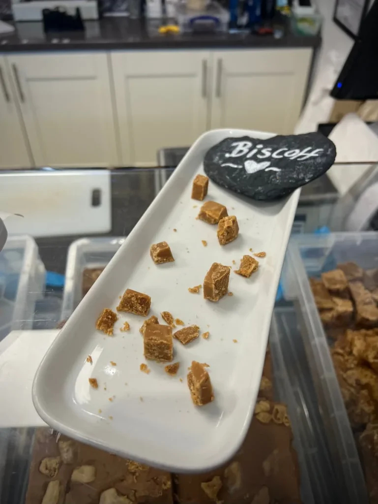 A white long tray with taster pieces of Biscoff fudge